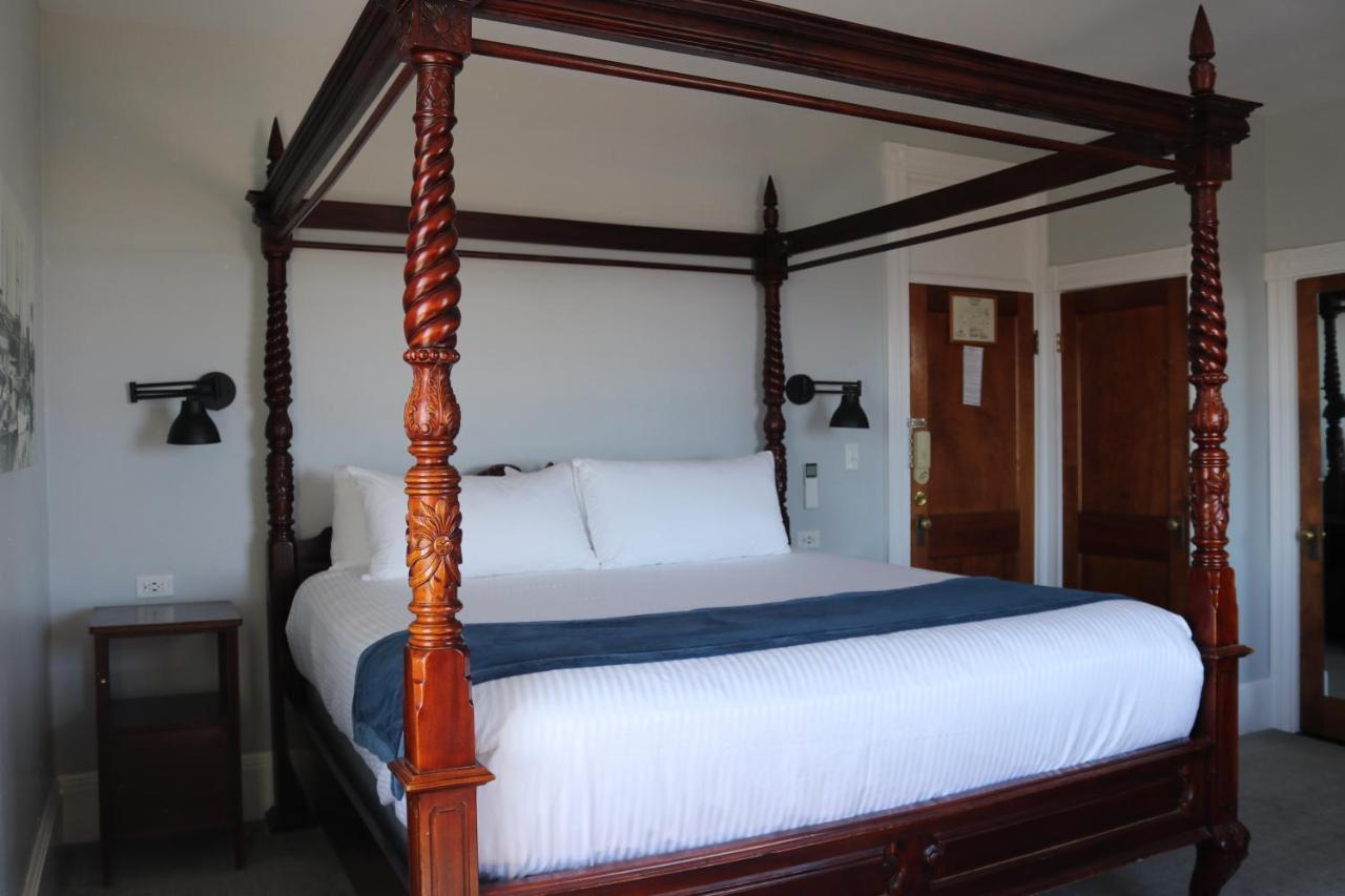Hotel Emerson By The Sea 3*