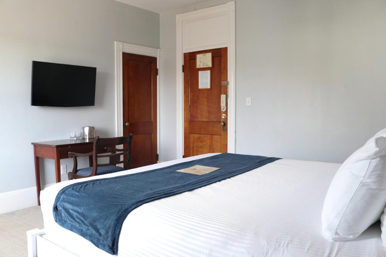 Hotel Emerson By The Sea 3*